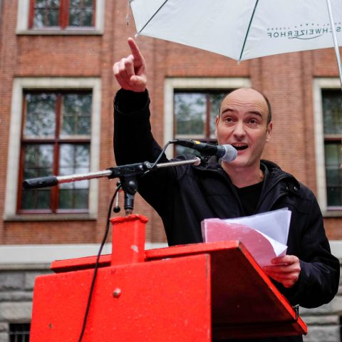 Jasper van Dijk op de demonstratie tegen TTIP op het Beursplein in Amsterdam