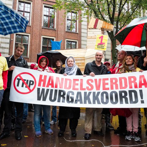 Demonstratie tegen handelsakkoord TTIP in Amsterdam