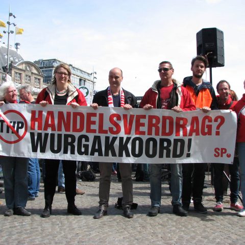 TTIP-demonstratie, Dam Amsterdam, 23 mei 2015. Foto: Elton Wollenberg.