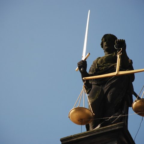 Foto: Ajel, CC, bron: https://pixabay.com/en/lady-justice-case-law-right-scale-677945/