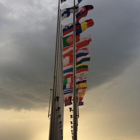 Donkere wolken boven het Europees Parlement. Foto: Anne-Marie Mineur